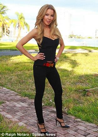 Lisa Hochstein shows off one hot Housewife body